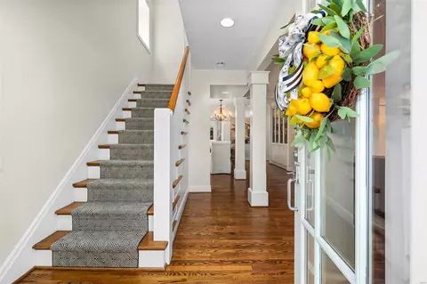 Entry Way - 3 Daniel Rd, Ladue, MO 63124 photo 2 of 2