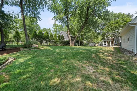 Exterior - 3 Daniel Rd, Ladue, MO 63124 photo 12 of 14