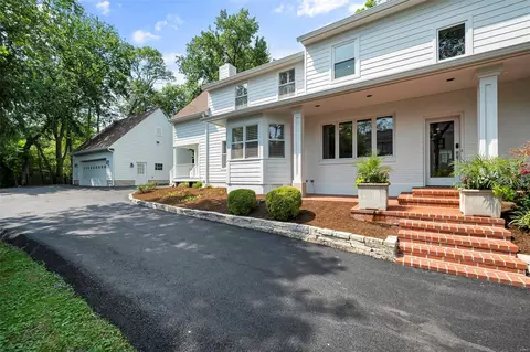 Exterior - 3 Daniel Rd, Ladue, MO 63124 photo 6 of 14