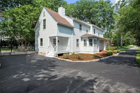 Exterior - 3 Daniel Rd, Ladue, MO 63124 photo 7 of 14