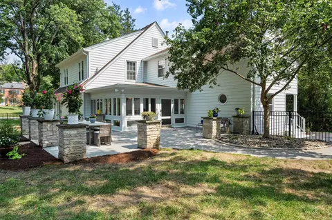 Exterior - 3 Daniel Rd, Ladue, MO 63124 photo 10 of 14