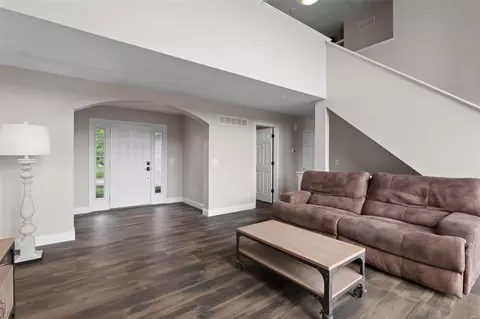 Entry Way - 612 Hawk Run Dr, O'fallon, MO 63368 photo 2 of 4