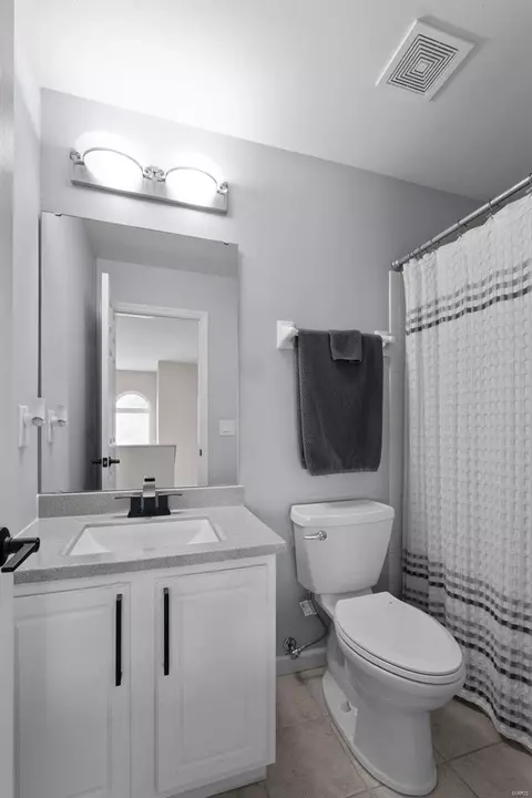 Bath - 612 Hawk Run Dr, O'fallon, MO 63368 photo 4 of 5