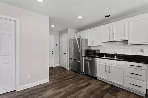 Kitchen - 612 Hawk Run Dr, O'fallon, MO 63368 photo 3 of 3