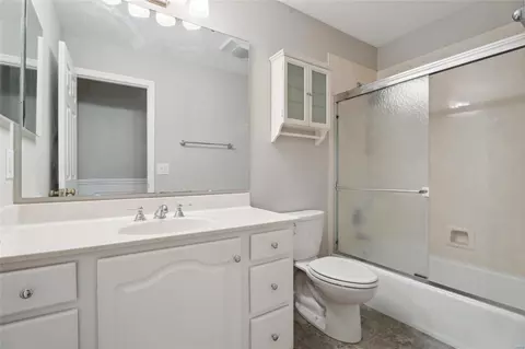 Bath - 286 Portwind Pl, Ballwin, MO 63021 photo 1 of 2