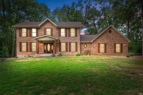 17 Ravenwood Ct, Lake Saint Louis, MO 63367