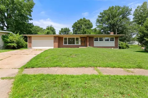 1533 Fir Dr, Saint Louis, MO 63136