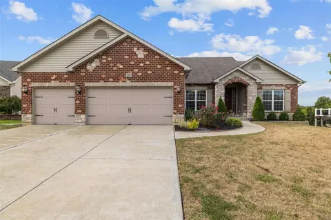 209 Lonepine Dr, Wentzville, MO 63385