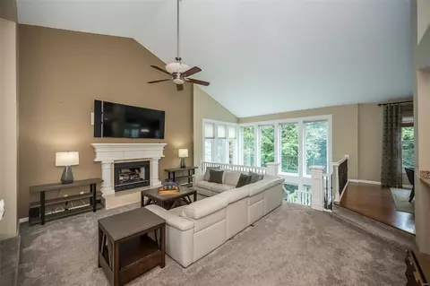 Living - 16014 Pierside Ln, Ellisville, MO 63021 photo 3 of 4