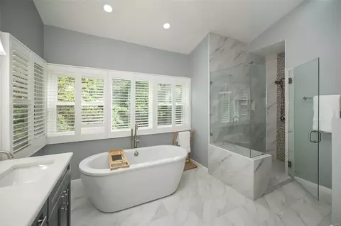 Bath - 16014 Pierside Ln, Ellisville, MO 63021 photo 3 of 5