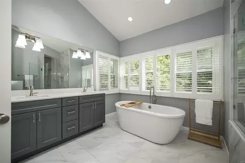 Bath - 16014 Pierside Ln, Ellisville, MO 63021 photo 1 of 5