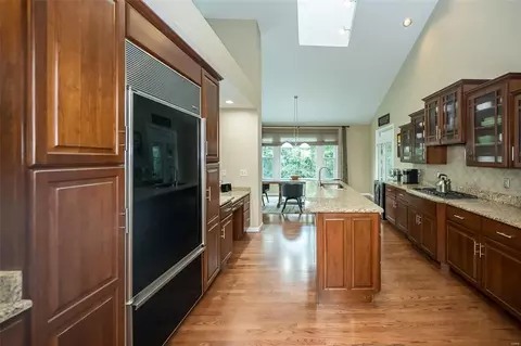 Kitchen - 16014 Pierside Ln, Ellisville, MO 63021 photo 4 of 6