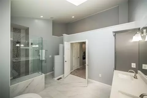 Bath - 16014 Pierside Ln, Ellisville, MO 63021 photo 4 of 5