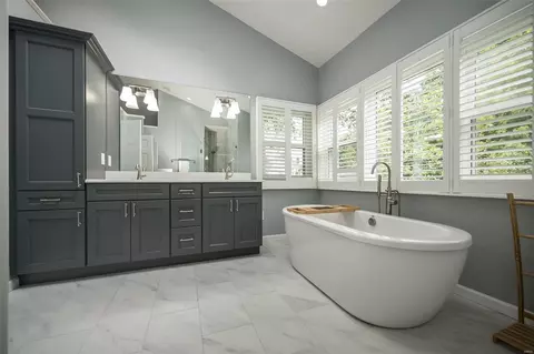 Bath - 16014 Pierside Ln, Ellisville, MO 63021 photo 2 of 5