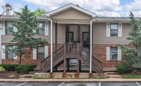 2117 New Sun Dr, Florissant, MO 63031