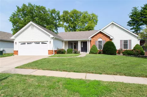 27 Fleurie Dr, Florissant, MO 63031