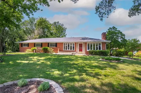 5461 Edelweis Ln, Saint Louis, MO 63129