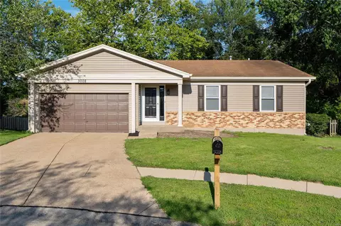 3008 Caprock Ct, Saint Louis, MO 63129