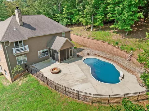 Exterior - 601 Forest Circle Trail Rd, Ballwin, MO 63021 photo 2 of 8
