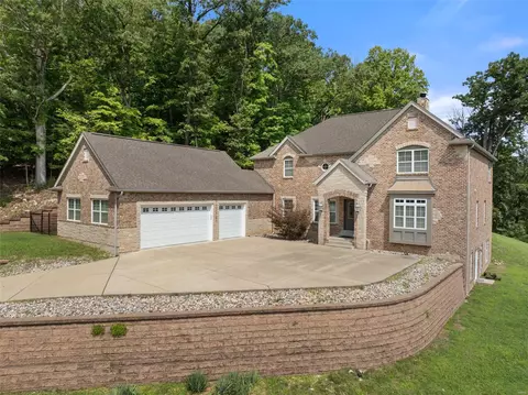 Exterior - 601 Forest Circle Trail Rd, Ballwin, MO 63021 photo 6 of 8