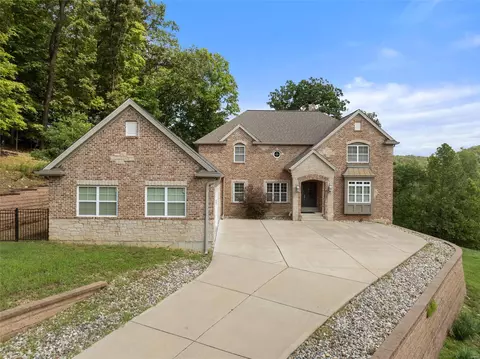 Exterior - 601 Forest Circle Trail Rd, Ballwin, MO 63021 photo 7 of 8