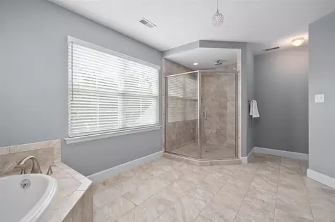 Bath - 601 Forest Circle Trail Rd, Ballwin, MO 63021 photo 5 of 6