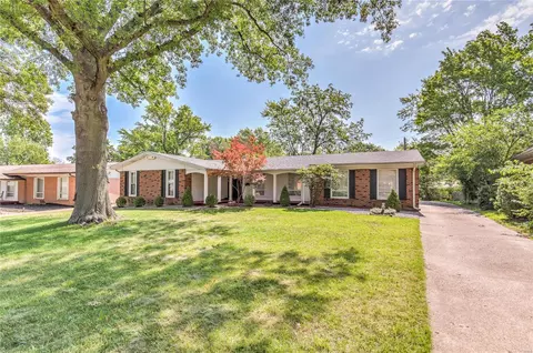 4 Cornflower Ct, Florissant, MO 63033