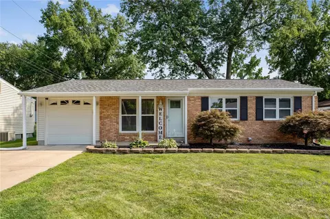 11754 Berrybell Dr, Maryland Heights, MO 63043