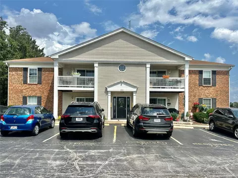 4221 Heritage Woods Dr #F, Saint Louis, MO 63129