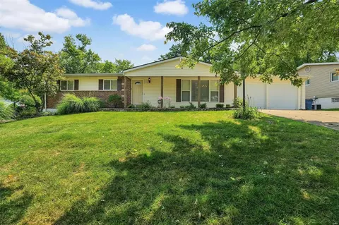 1340 Henriette Hills Dr, Saint Louis, MO 63146
