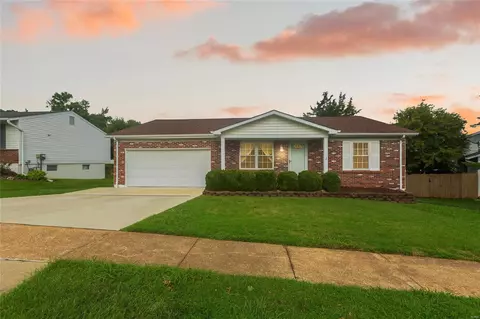 5661 Chalet Hill Dr, Saint Louis, MO 63129