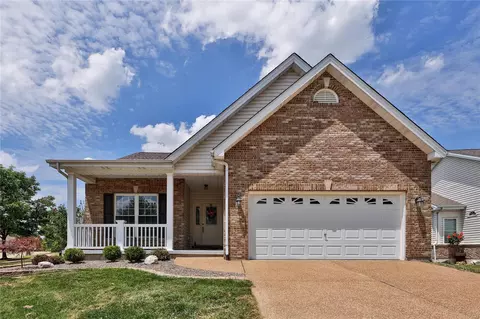 200 Strayhorn Dr, Saint Peters, MO 63376