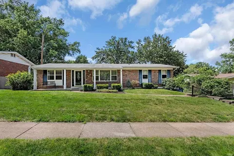 4555 Bridlewood Ter, Saint Louis, MO 63128