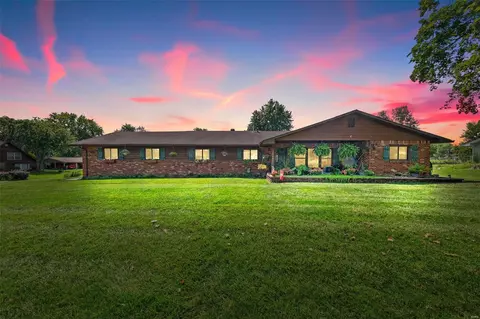 2944 Oetting Dr, Saint Charles, MO 63303