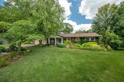 9904 Crestwood Dr, Saint Louis, MO 63126