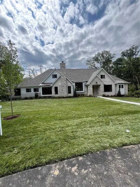 23 Danfield, Ladue, MO 63124