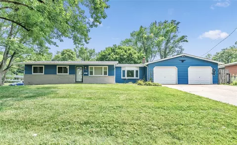 2000 Meadowlark Dr, Florissant, MO 63033