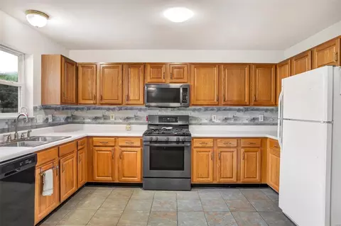 Kitchen - 1301 Snowbird Ln, O'fallon, MO 63366 photo 1 of 1
