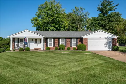 429 Royalwood Dr, Saint Louis, MO 63141