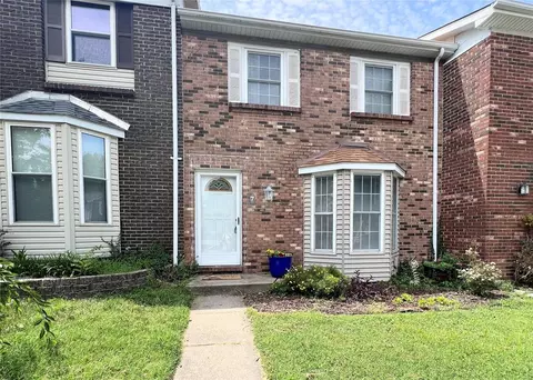 7 Coach Ct, Saint Peters, MO 63376