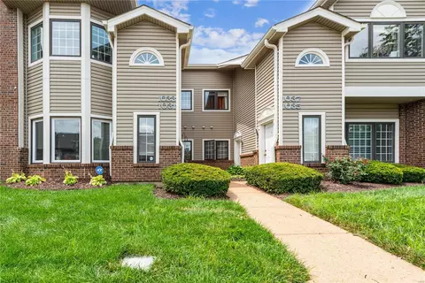 1033 N Spoede Rd, Saint Louis, MO 63146
