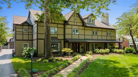 242 W Jackson Rd, Webster Groves, MO 63119