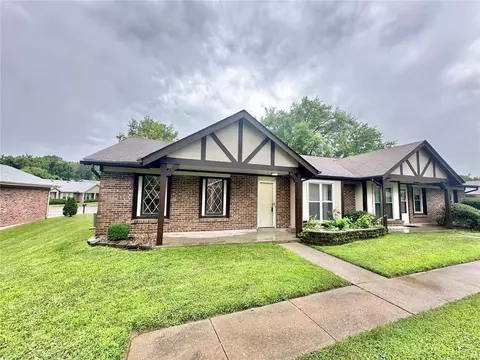 6505 Outrigger Ln, Florissant, MO 63033