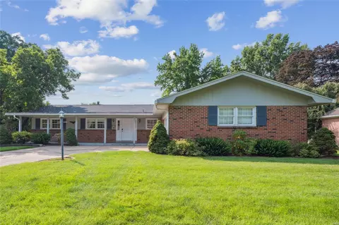 12 Briarwood Ln, Saint Charles, MO 63301