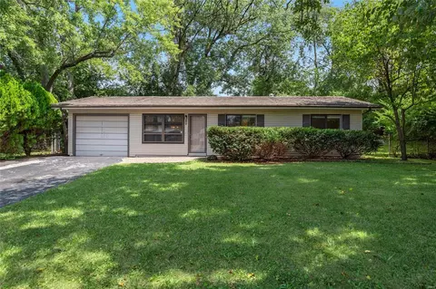 10 Brightwell Ct, Florissant, MO 63031