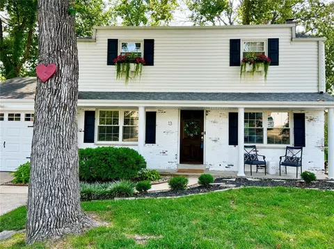 13 Sweetbriar Ln, Saint Louis, MO 63122