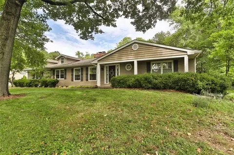 1324 Wilton Ln, Saint Louis, MO 63122