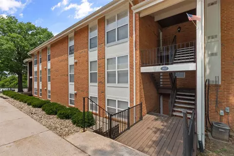 1957 Greenpoint Dr #201, Saint Louis, MO 63122