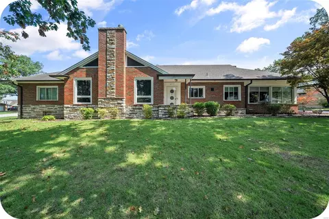 6777 Eichelberger St, Saint Louis, MO 63109