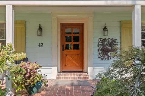 42 Daryl Ln, Ladue, MO 63124